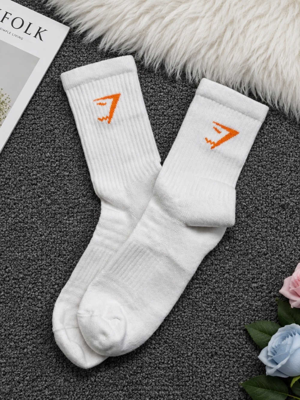 NWOT Gymshark Unisex White Logo Crew Athletic Socks - Size Large